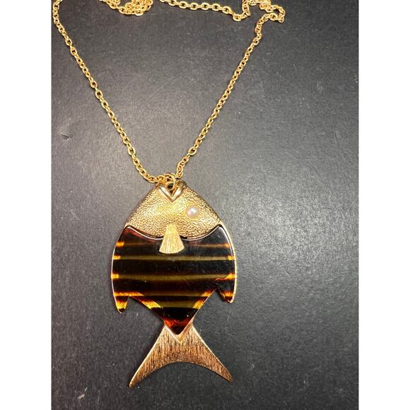 Vintage Sarah Coventry Fish Pendant Necklace 24” Gold Tone Lucite Pearl - Picture 4 of 11